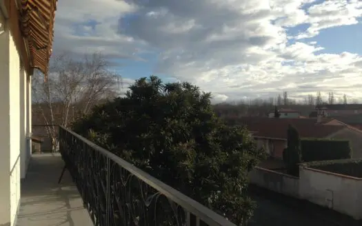 Appartement À louer 3 pièces 102 m²