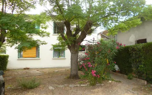 Appartement À louer 4 pièces 100 m²