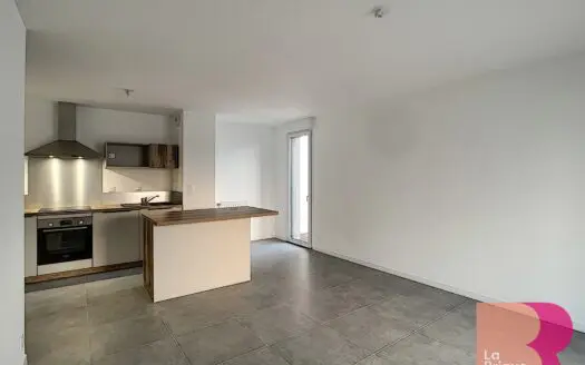 Appartement À louer 4 pièces 77 m²