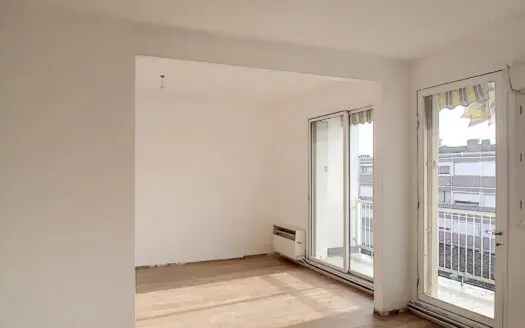 Appartement À louer  3 pièces 77 m²